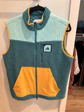 adidas Men’s Teal & Yellow Sherpa Vest